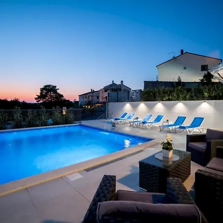 Villa Luxury Future With Heated Pool Klimno