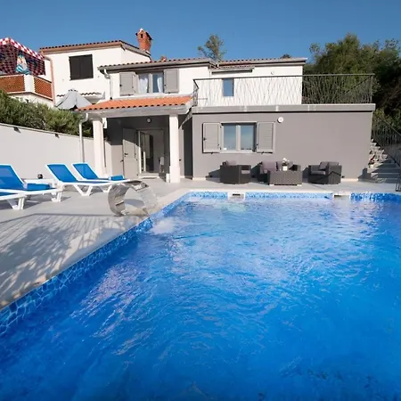 Luxury Future With Heated Pool Villa