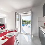 Vilă Luxury Future With Heated Pool