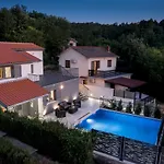 Luxury Future With Heated Pool * Klimno