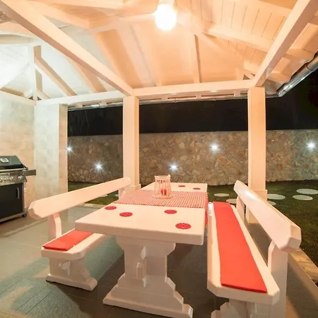 Villa Luxury Future With Heated Pool Klimno