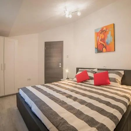 Villa Luxury Future With Heated Pool