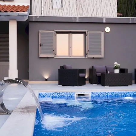 Luxury Future With Heated Pool Villa