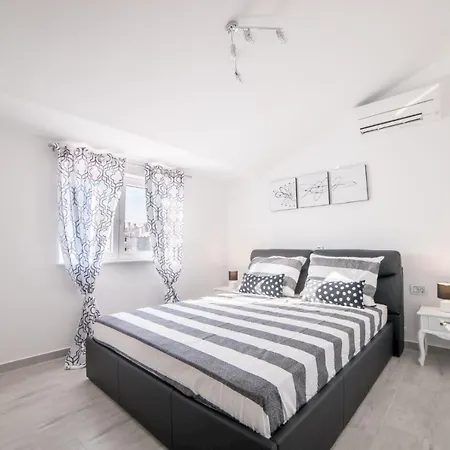 Luxury Future With Heated Pool * Klimno