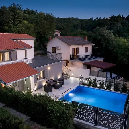 Luxury Future With Heated Pool * Klimno