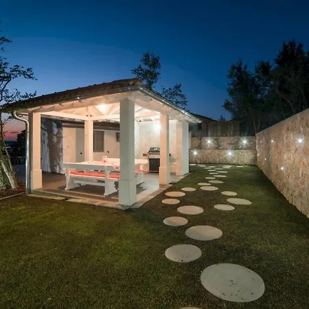 Luxury Future With Heated Pool Villa Klimno