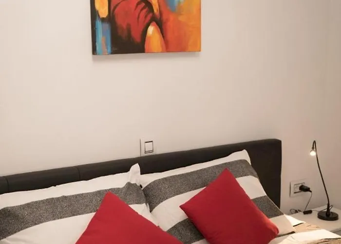 Villa Luxury Future With Heated Pool *