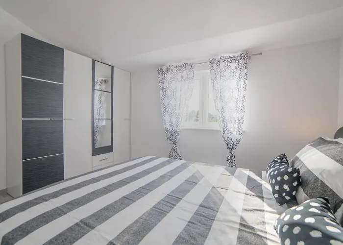 Luxury Future With Heated Pool Villa Klimno