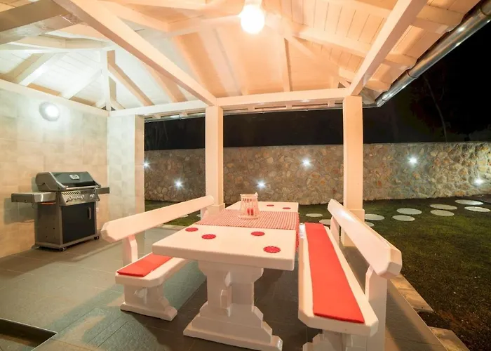 Villa Luxury Future With Heated Pool Klimno