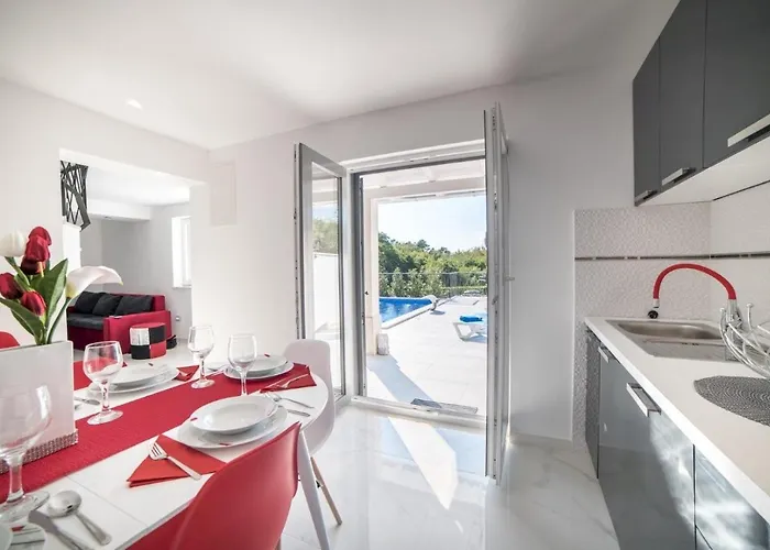 Villa Luxury Future With Heated Pool