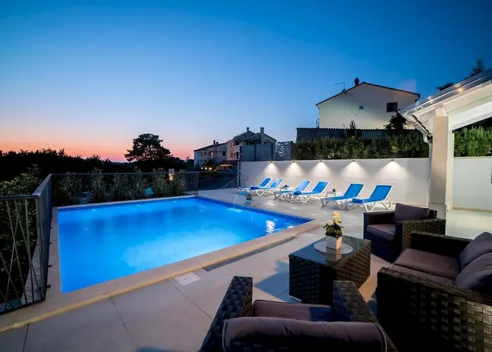 Villa Luxury Future With Heated Pool Klimno