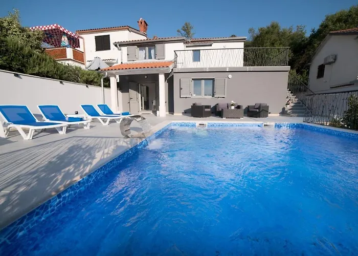 Luxury Future With Heated Pool Villa