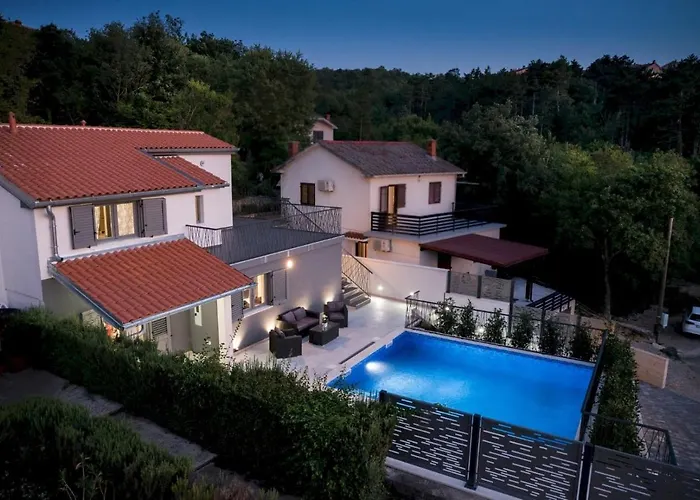 Luxury Future With Heated Pool * Klimno